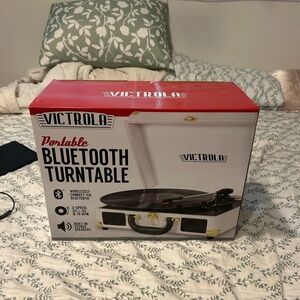 White Portable Bluetooth Turntable